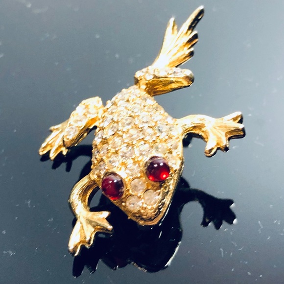 Lia Sophia Jewelry - Vintage Lia Sophia Rhinestone GoldtoneFrog Brooch